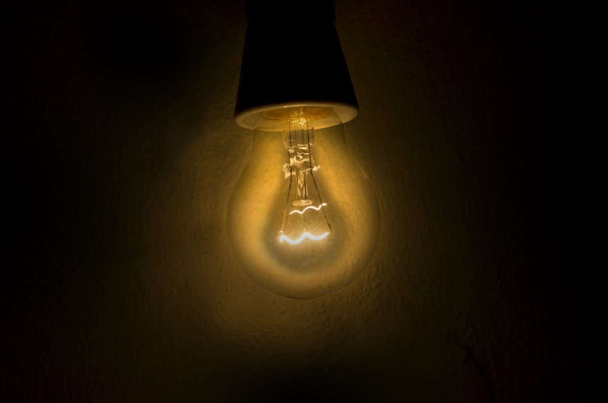 ItsClockwork's tweet photo. Changing a lightbulb with a hammer: #Predictiveanalytics with #machinelearning - https://t.co/uP7aqf3vse https://t.co/xso0HoUakr