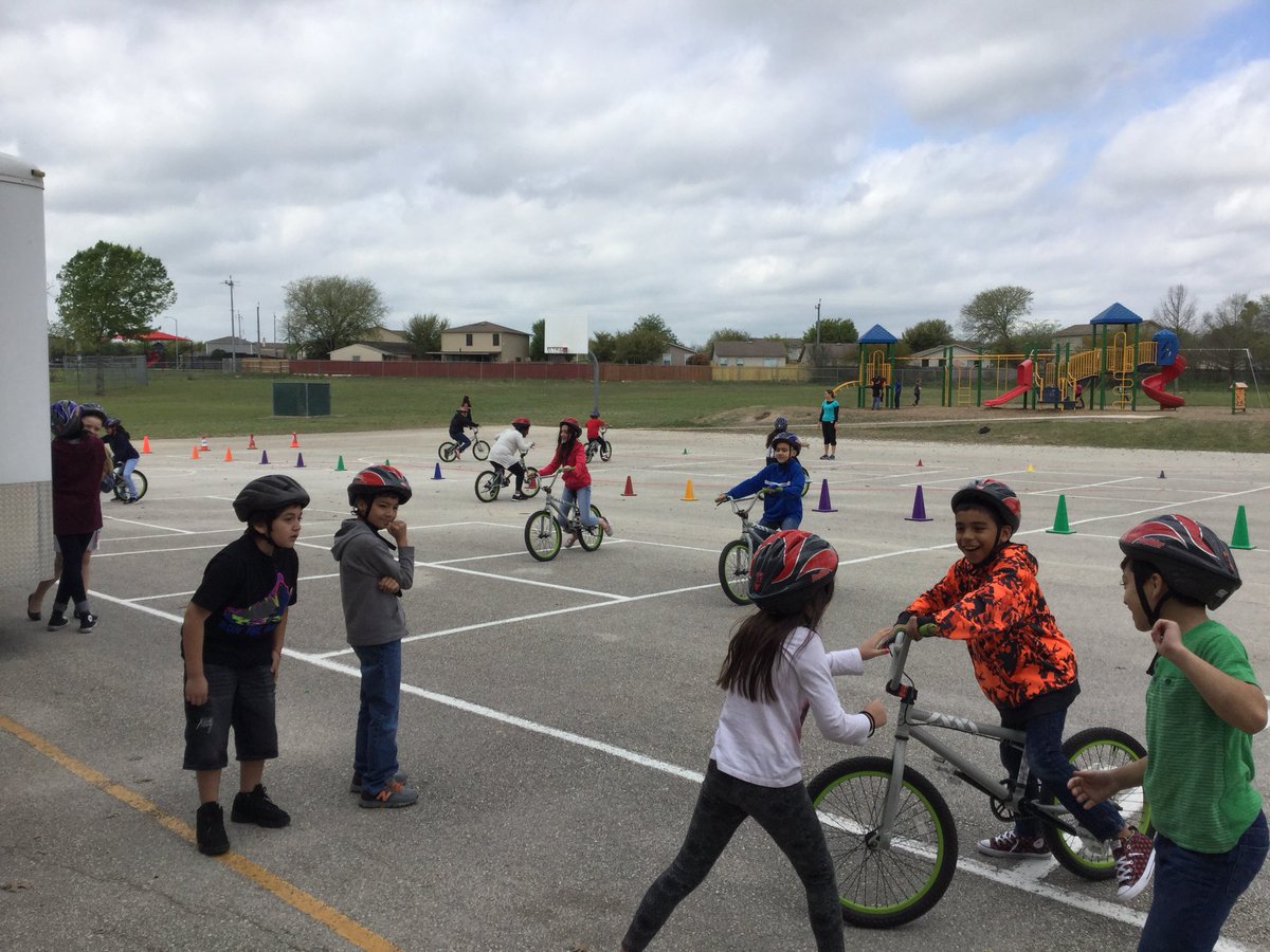 BethSpanton's tweet photo. Bikes and Jumping bands in PE🚴🏻‍♀️🚴🏻‍♂️ #MichaelInspired  #NISDinspired https://t.co/8OZE1t0rUS