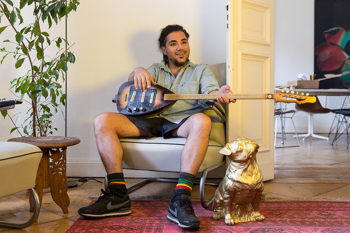 onbironsekiz's tweet photo. #buhafta Onur Akmehmet'in konuğu Anadolu'nun Aşık geleneğiyle Hiphop'u harmanlayan müzisyen @sultantunc AKA Rasta Baba. Aynı zamanda diplomalı bir pedagog olarak dünyanın bir çok yerinde çocuklarla çalışan Tunç'u buyurun dinlemeye.
https://t.co/cL1AA1Ltna
#RastaBaba #hiphop https://t.co/8o0YLwAYXZ