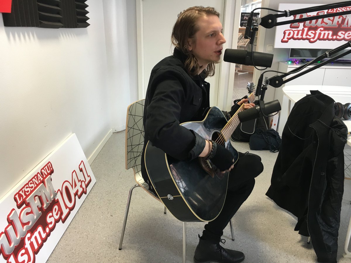 Today at 16:00 - isch (in 1 hour) I'll be doing an interview at PULSFM Borås, (In swedish) and also play our first single acoustic from our new album 'Naked & Exposed' and also they will play HABITS. So tune in, either on pulsfm.se or their app PULSFM or 104,1 FM /M