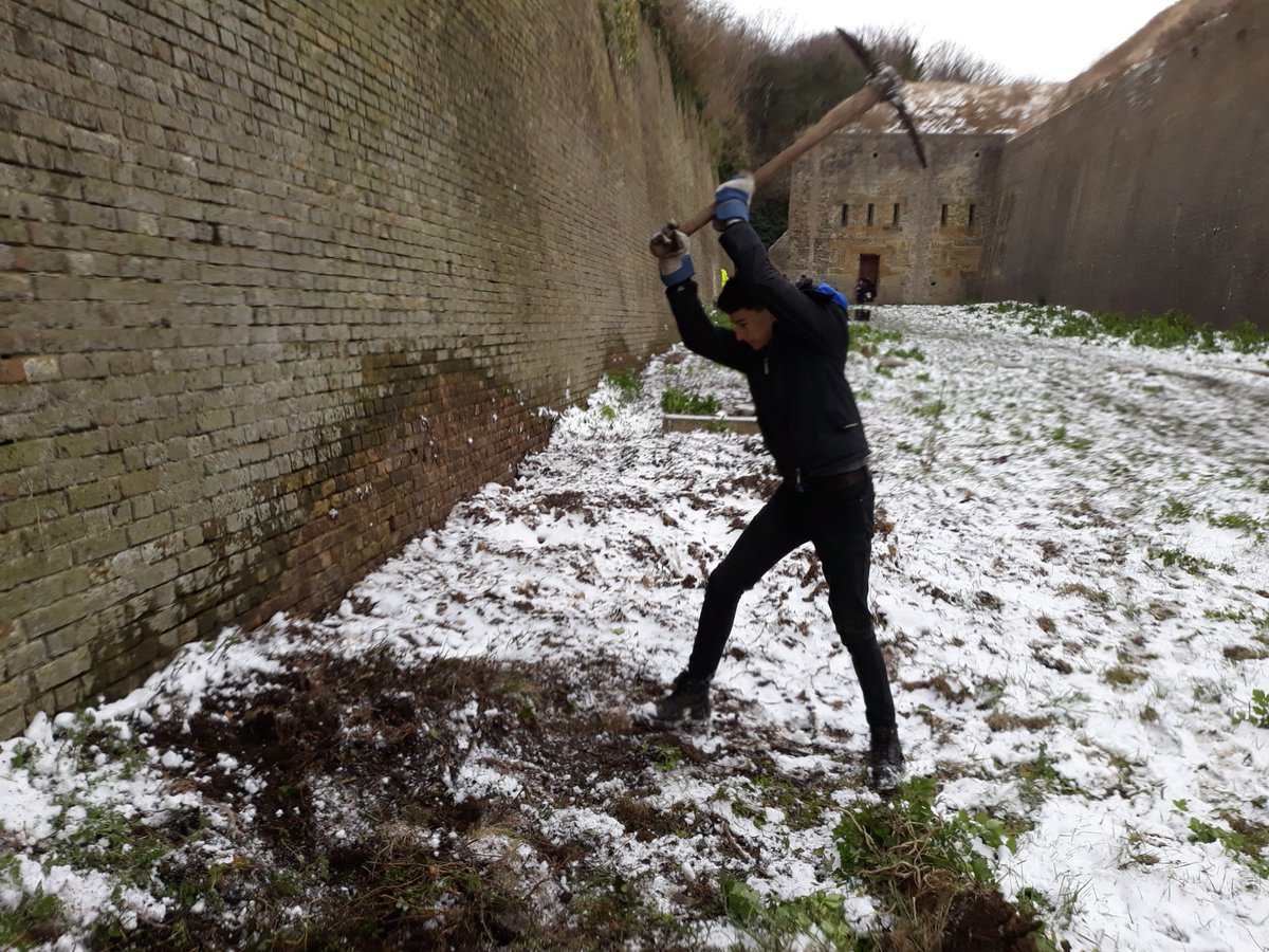 KentPoliceDover's tweet photo. #Dover #Policecadets assisted the #westernheightspreservationsociety at the #dropredoubt on a monthly work party. #lovebeingavolunteer #getinvolved https://t.co/niOSCC4zsI