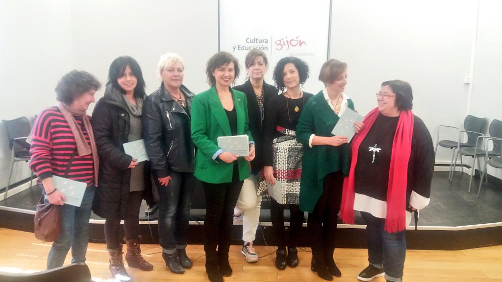 Culturagijon's tweet photo. #UnSurDeLetras. Hoy hemos estado en la presentación de este interesante proyecto que llenará #GijónSur #XixónSur de #cuentos, #talleres, #teatro y mucho más destinado al público #infantil. https://t.co/JUNmEKFDHQ