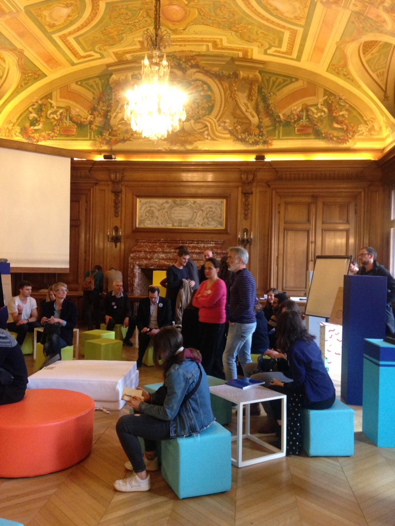 ricouheloise's tweet photo. Rassemblement de la #communauteinnovation autour des 4 mesures du projet de loi numérique "Être, savoir et devenir" @legrandbarouf @Plus2POP @OuiShare_Fr @MEL_Lille https://t.co/NYHrNLBUiy