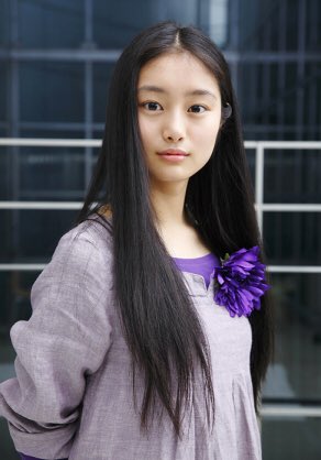 アメコミinfo 電気を帯びた鞭のようなものを操るこのミュータント 実は日本人女優の忽那汐里である ヨキという名前でネガソニックの彼女という設定らしいが果たして 日本人の方が海外映画で活躍することはなんとも嬉しい限りだ