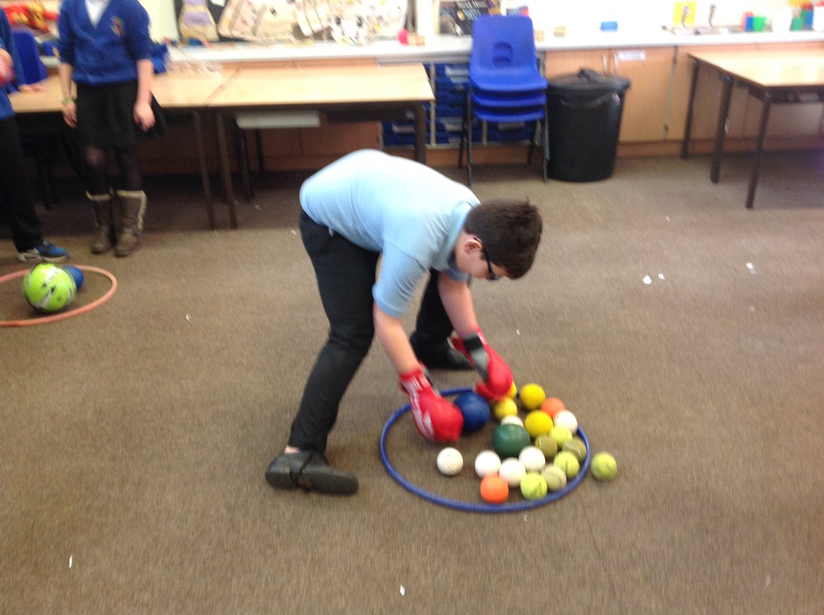 bramleyjuniorY5's tweet photo. Space Cadet training. #bjsscience https://t.co/YDwETTddPh