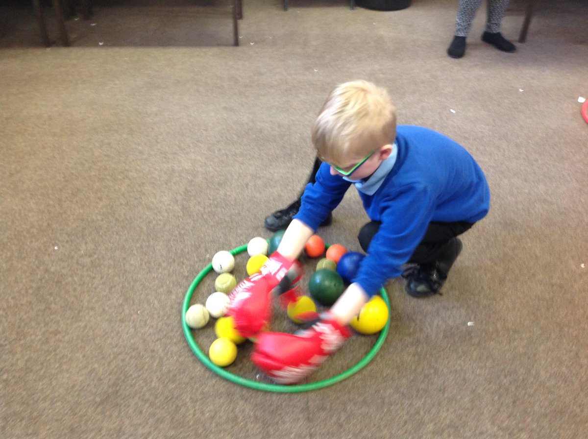 bramleyjuniorY5's tweet photo. Space Cadet training. #bjsscience https://t.co/33JqZQD5Mw