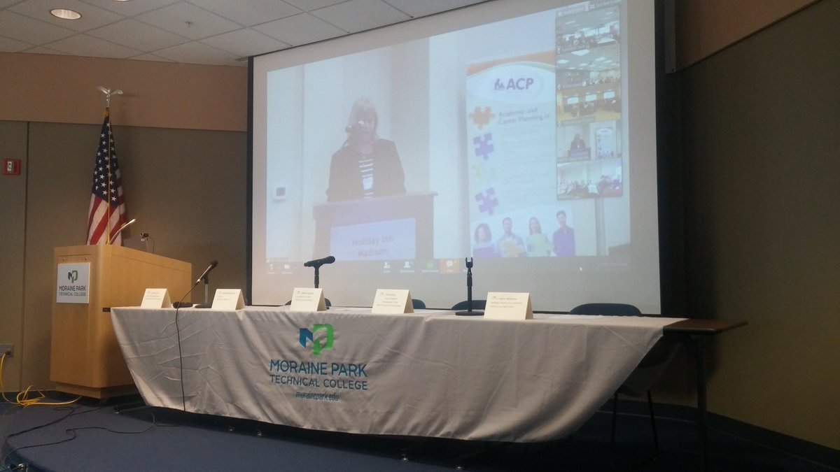 MartinDRudd's tweet photo. All 4 regional Pathways Wisconsin groups meeting together virtually @WisDPI_ACP #pathwaysWI2018. Transform career readiness for WI students w/@UWFDL @UWFox @uwoshkosh @CESAsix https://t.co/UIbOxxfOnQ