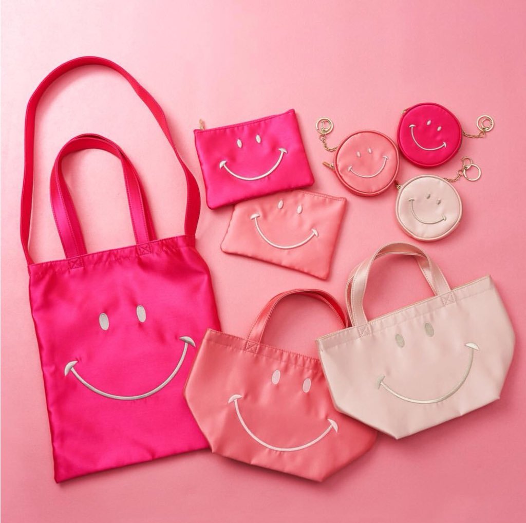 Uzivatel Plaza 公式 Na Twitteru Plazaがpinkだらけ Smileもpinkに Plaza限定のポーチシリーズ Smileを取り入れて気分もhappyに Peace Pink ピンク サムシングピンク ピンクバトン スマイル