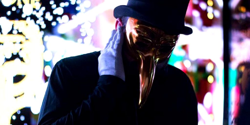 DJtv's tweet photo. Elektronik müziğin, Altın renkli gizemli maskesi ile öne çıkan Alman DJ &amp; Prodüktör'ü @Claptone_ , yeni albümü Fantast'in 4. parçası olan Stay The Night'ı yayınladı.

https://t.co/iynZ3sOymT #DJTV #DJ #Single https://t.co/VaZ5YVgkOK
