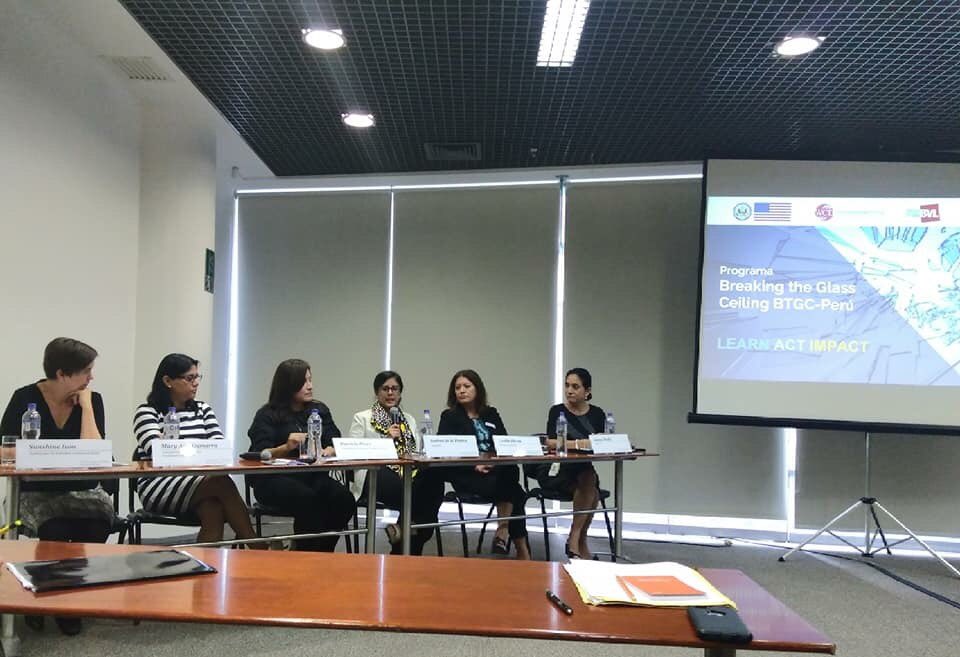 AefPeru's tweet photo. #Enestemomento Conversatorio: Breaking the Glass Ceiling, dónde Mary Ann Gamarra, Presidenta del Comité de Mujeres AEF, participa del panel de discusión junto a otras líderes comprometidas con promover la equidad de género en las organizaciones.#MujeresAEF #BTGCPerú https://t.co/vASYRO68oQ