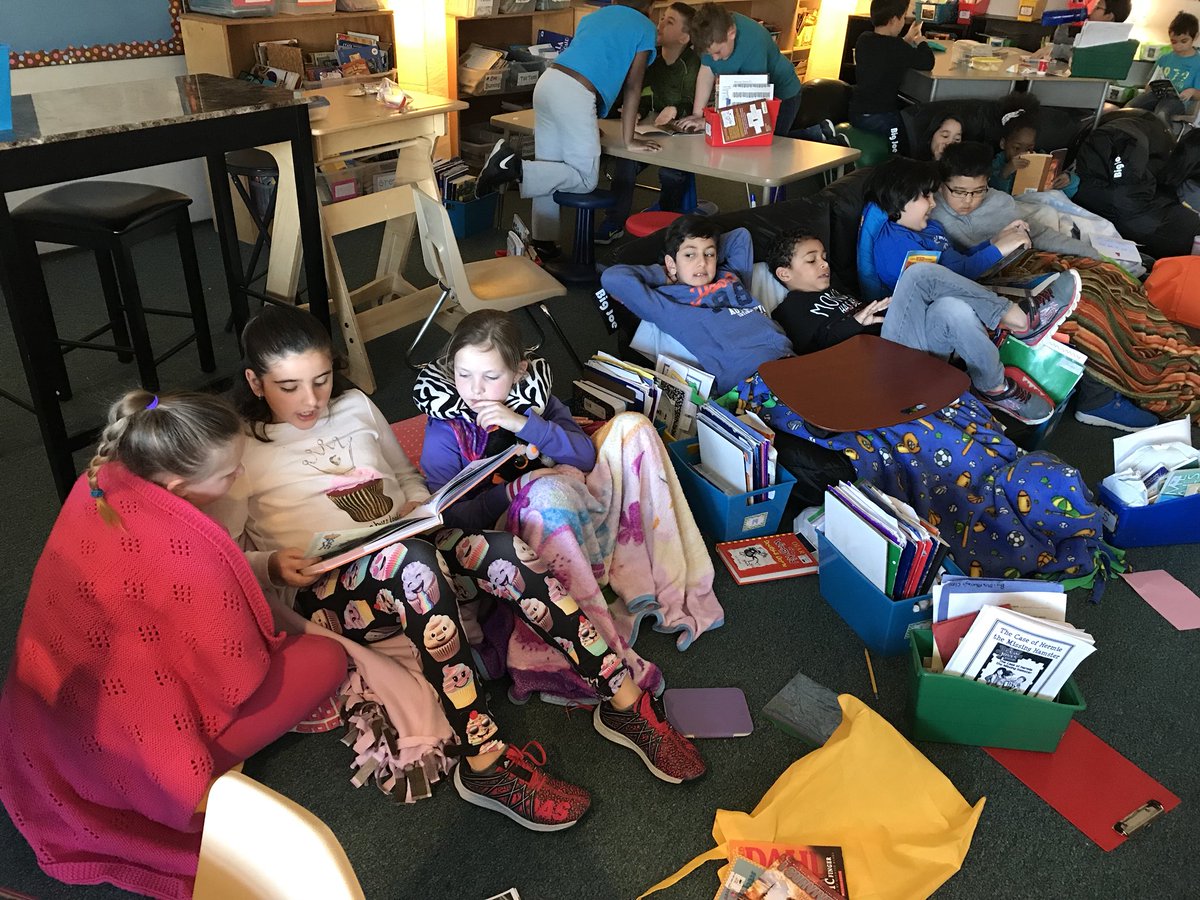 MrsMurrayHWE's tweet photo. March is reading month - 3rd graders love reading! @HWE_Hawks #wleced https://t.co/8xPkXMZhVU