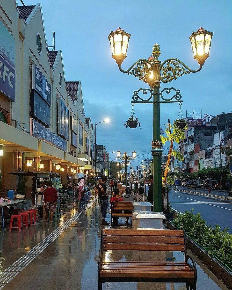 Jogja24Jam's tweet photo. kapan terakhir ke Malioboro lur,  Kangen meneh ora?
.
Loc: Jalan Malioboro, Jogja
Photo by malioboro_insta
#wonderfuljogja #jogja24jam https://t.co/GJeXOwSxS4