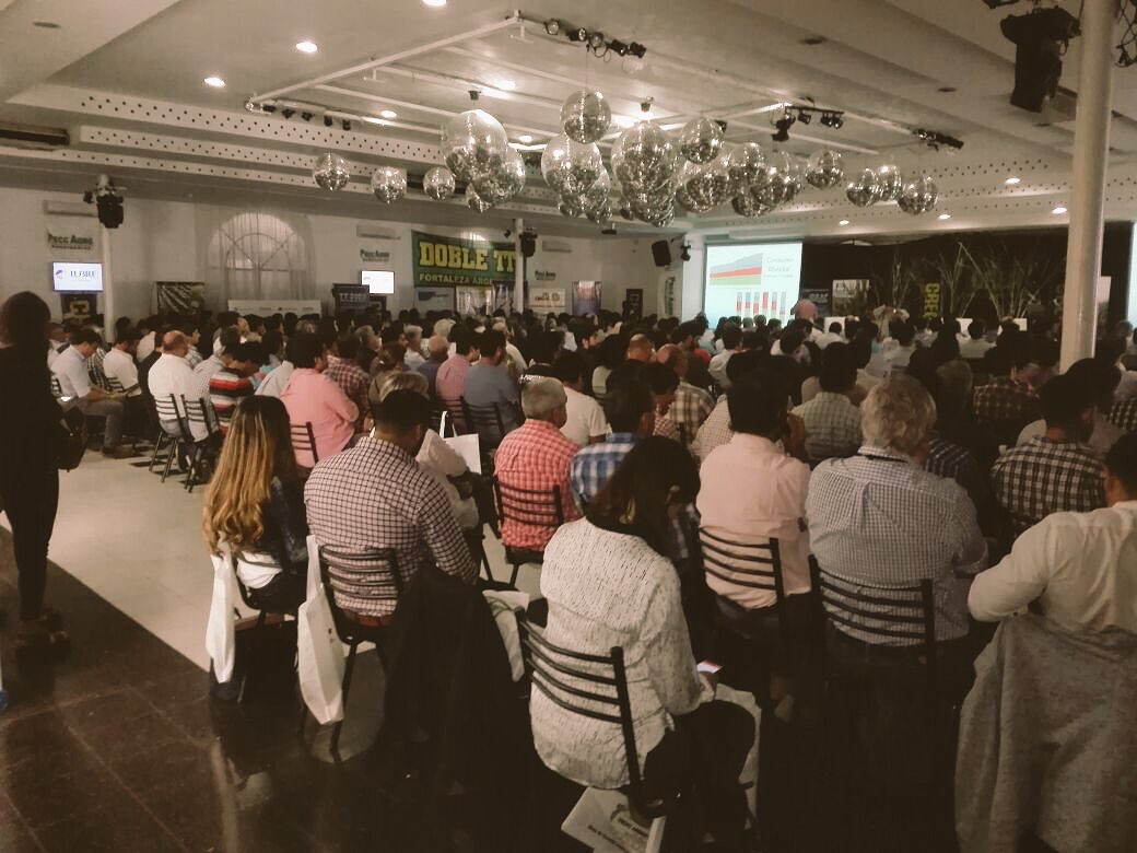 proagrosrl's tweet photo. #AHORA • Estamos en la #JAT de @crea_arg de #cañadeazucar, en la @Socruraltuc, donde la @eeaocoficial habla sobre #consumodeenergia 🌱🍀🌾🔋• #campo #caña #agro #tucuman #eeaoc #crea https://t.co/zLvpmZxyhD