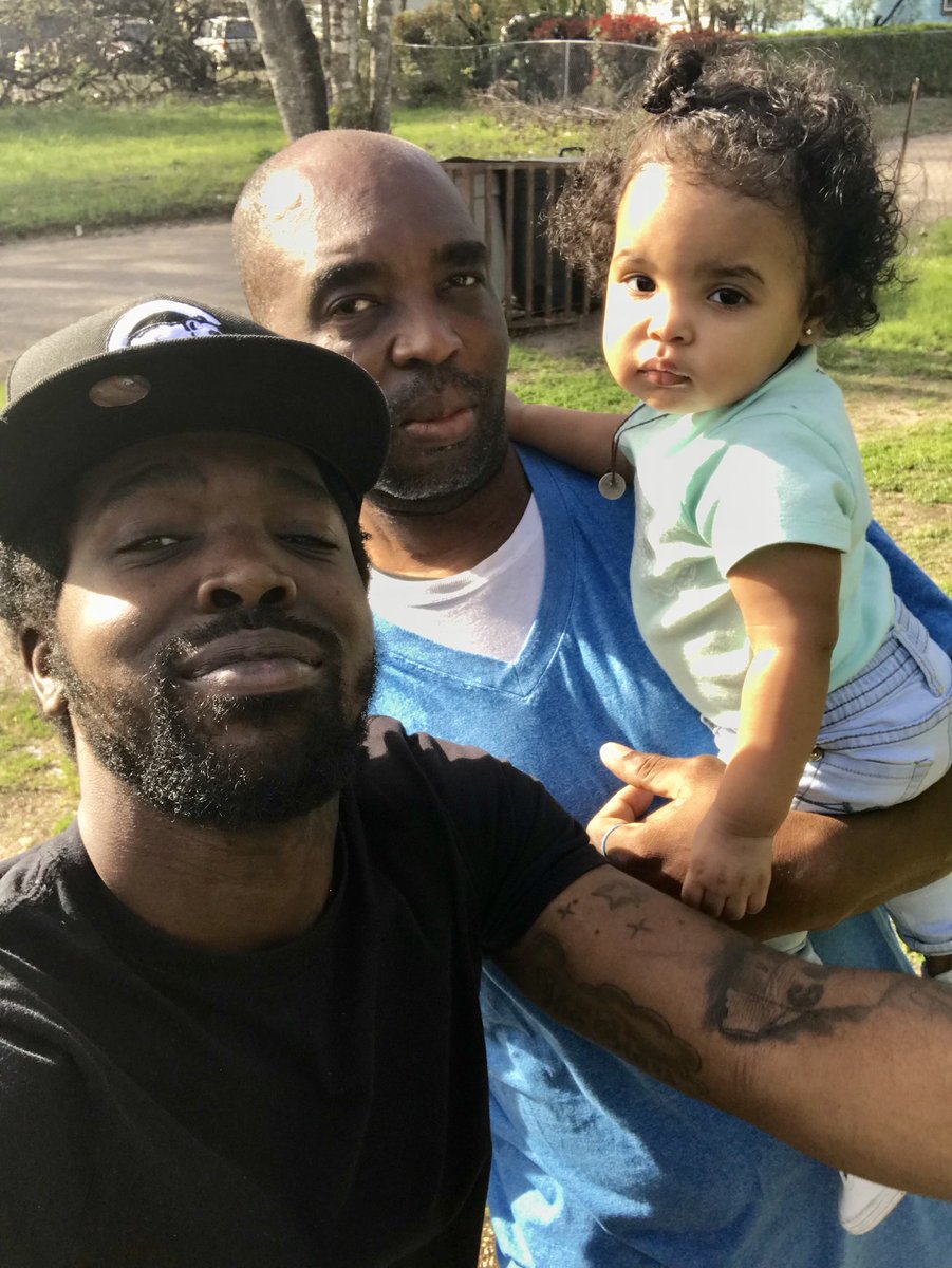 FoolieTwoTxxmes's tweet photo. Throwback to my pops birthday yesterday ! 💪🏿
#ForeverYoung 
#always365 
#oreginalmindedwardrobe https://t.co/kwNneViUD9