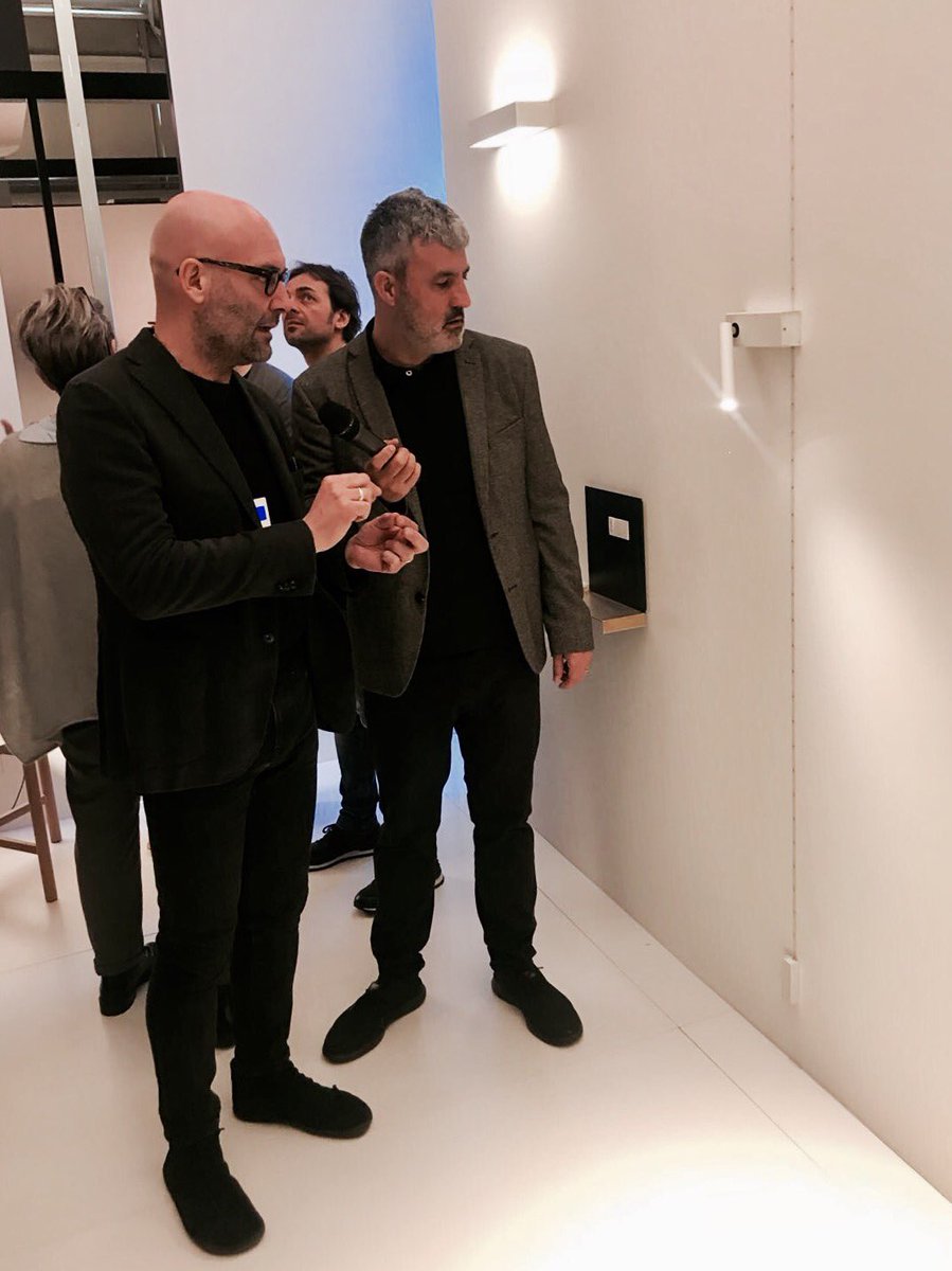 laboh_net's tweet image. #Lightandbuilding2018 News, lights and friends - Happy to share #lightandshadow #workandlife with beautiful and passionate people ✨✨✨