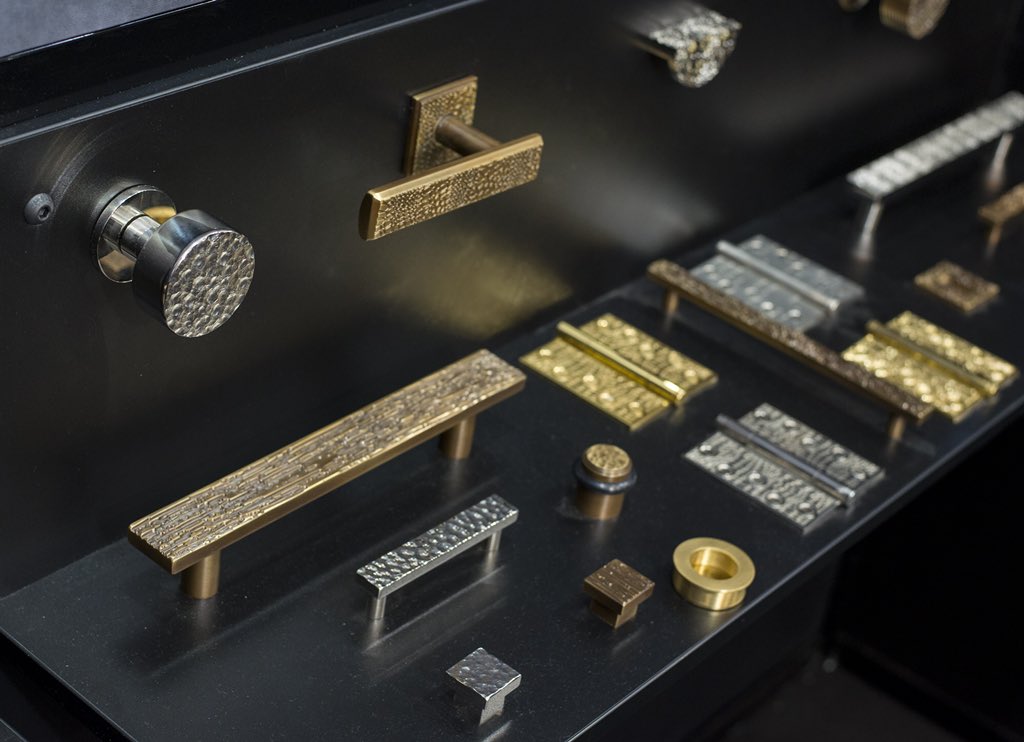 Huge #ThrowbackThursday to September 2017 when we exhibited with <a href="/oliverknightsah/">Oliver Knights</a> at @100percentdesign #exhibition #interiordesign #ironmongery #luxuryhardware