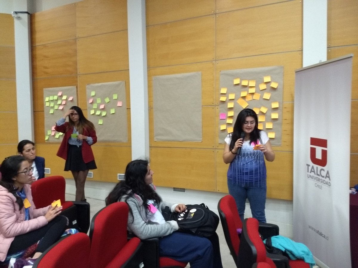 _AndreaMontoya_'s tweet photo. Alumnas de @ingUtalca trabajan en grupo sobre algunos temas relacionados a #EquidadDeGenero en la @UTalca https://t.co/JZejZrBFEO
