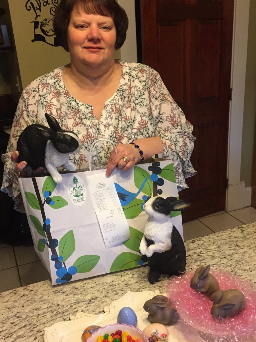 ParrottTammi's tweet photo. Look at these adorable bunnies that I got at Jamie’s Secret Garden!! I got the bracelet and the three little brown bunnies on the counter too!! https://t.co/tawdpkfB2b