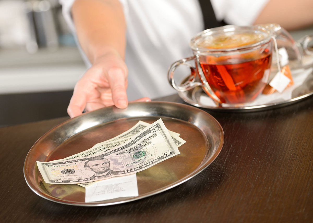 Eater's tweet photo. Servers’ tips cannot be kept by restaurant managers, according to new Trump budget https://t.co/pHtQYv065L https://t.co/2LS73hLDLZ