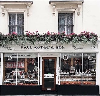 thepilgrm's tweet photo. Snack-stacked shelves at Paul Rothe &amp; Son: this family-run general store in Marylebone, just a short walk from us, has sold only the highest-quality produce and quintessentially British flavours since 1900 #Marylebone 📷 @mformorena https://t.co/USKxpkkjRD