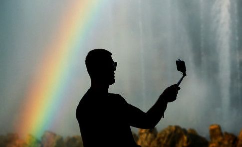 wef's tweet photo. Psychologists think taking selfies all the time could be a sign of a mental illness https://t.co/VjBth2ORVi #health https://t.co/X9jRzbBTn5