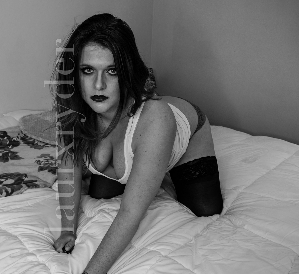 laurxryder93's tweet photo. Just tonight I will stay and well throw it all away
When the light hits your eyes
Its telling me I'm right
#nowplaying #camgirl #adultmodel https://t.co/KKXdbCP0CZ