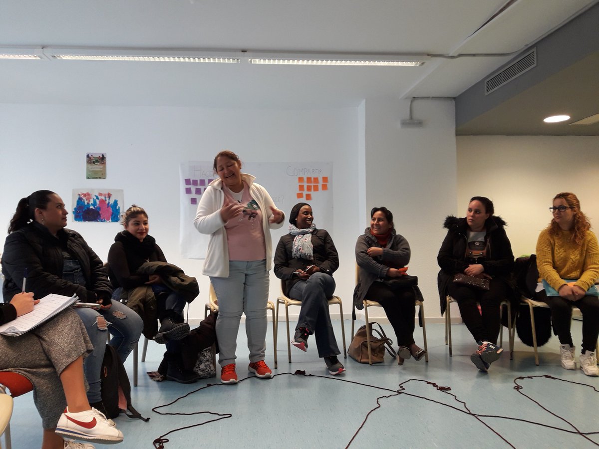 Activando #comunidades para empoderar a las personas.
Dinamizando 1era sesión del programa que implementamos en Federació Catalana de Famílies <a href="/monoparentals/">Associació de Famílies Monoparentals</a> para generar comunidad entre sus familias y #red con el territorio. 
Una #comunidad es mucho más que un grupo de personas.