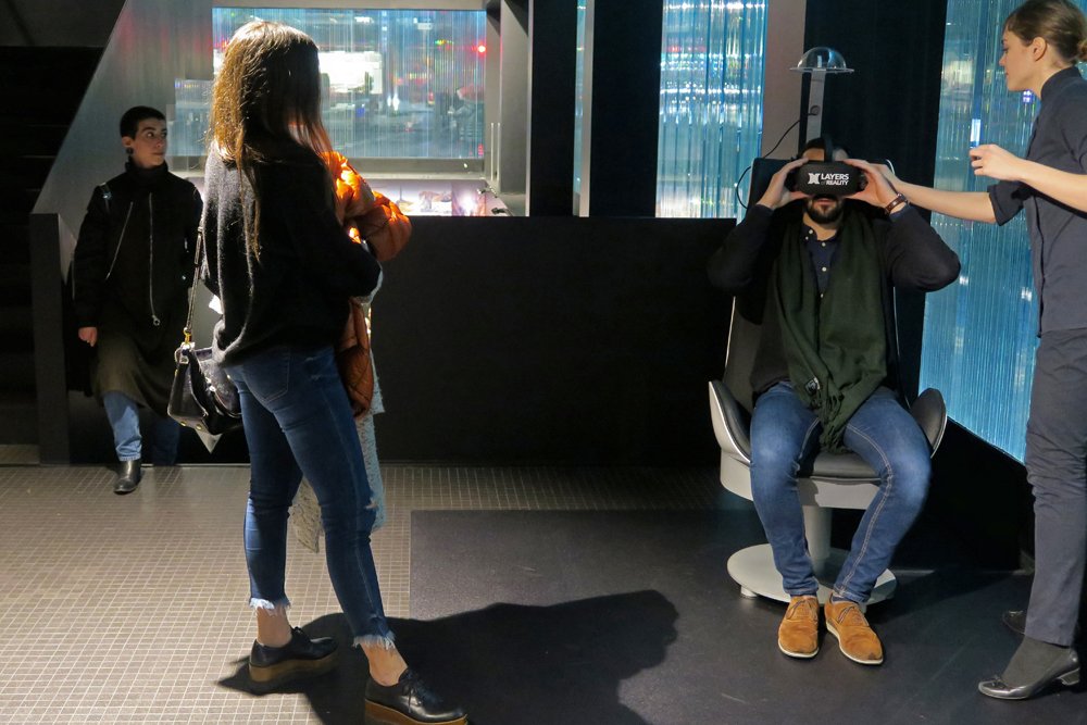 DigaliX's tweet photo. Con @LayersReality os ofrecemos un paseo virtual por Barcelona junto a @nicanorgarcia como parte de la exposición #placesandspaces en @RocaBcnGallery. https://t.co/jKaUUn6vZW #RealidadVirtual #GateVR https://t.co/7GgBPg1UhW