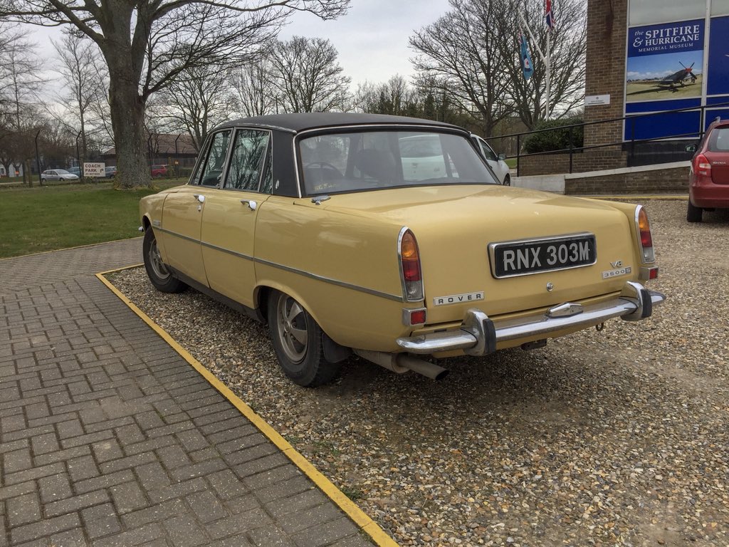 Spot252's tweet photo. This is the second one of these I’ve seen in as many weeks. It must have been a popular colour, although I don’t remember it being so. #Rover #3500S https://t.co/Yodm9Fb07a