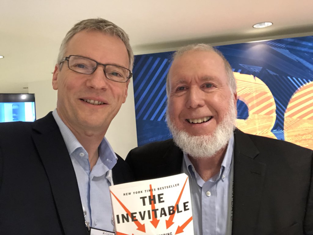 FredyPortmann's tweet photo. Sehr inspirierendes Referat von Kevin Kelly #XDAYS18 https://t.co/ExdzMRYAms