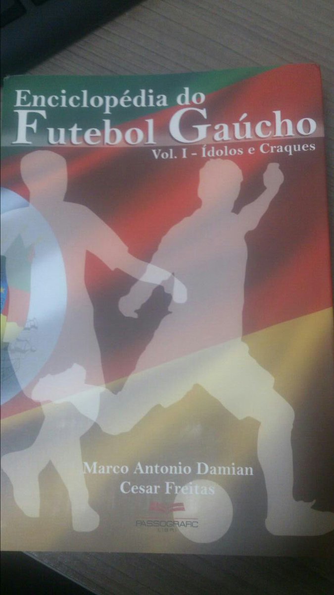 Gremiopedia's tweet photo. Acabamos de receber esse presente mais do que especial do amigo @GuiDamian.Uma peça rara, aconselho a todos que gostam de futebol a comprar https://t.co/QMzINr6Aoj