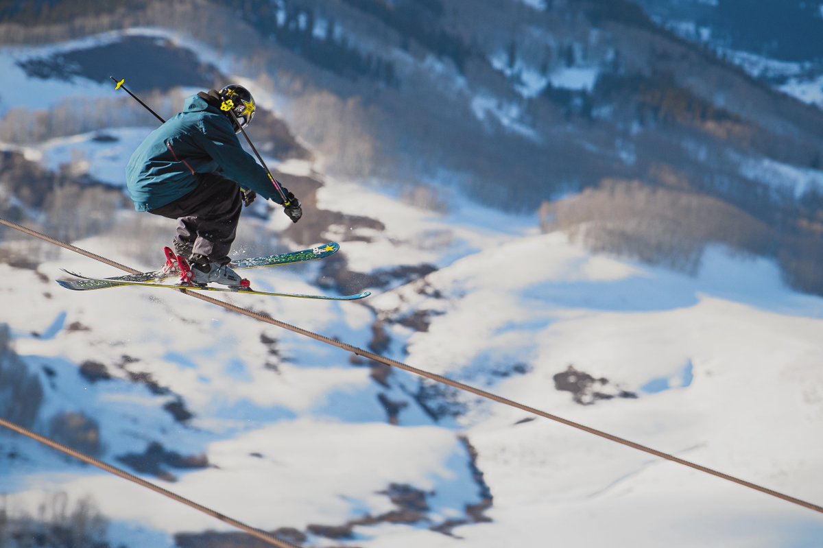 TetonGravity's tweet photo. @seanairjordan shreds the “lift line” above @visitgcb // @REI presents #TGRFarOut // 📸: Nic Alegre #tgrlivethedream https://t.co/RpGMAGmkgK