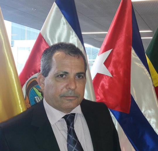 EmbaCubaPeru's tweet photo. #ConCubaNoTeMetas 👉 https://t.co/12D2uqfKI7 Contundente mensaje de rechazo del embajador cubano @JuantonioFdez durante el intento de provocación del vocero de la coalición 26 durante el #DiálogoHemisférico  de la #CumbreDeLasAmericas desarrollado ayer 21/3 en #Lima #Perú 🇵🇪 https://t.co/9fkUUDp4aM