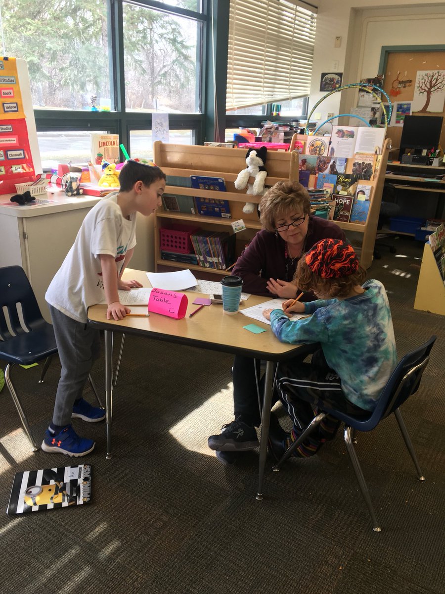 Rimonim_SSDS's tweet photo. Working together on writing helps to spark ideas and foster academic friendships!! #WritingWorkshop #Focus #Friendship https://t.co/Z83yvGvOjf