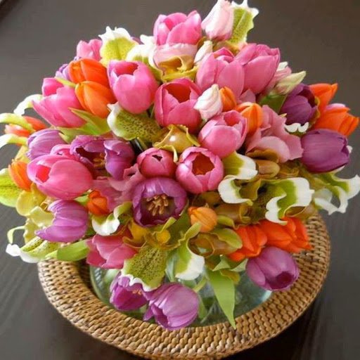 Does someone you know need a pick-me-up? Lift their spirits, and make their day special by sending this charming display of tulips. Shop now!