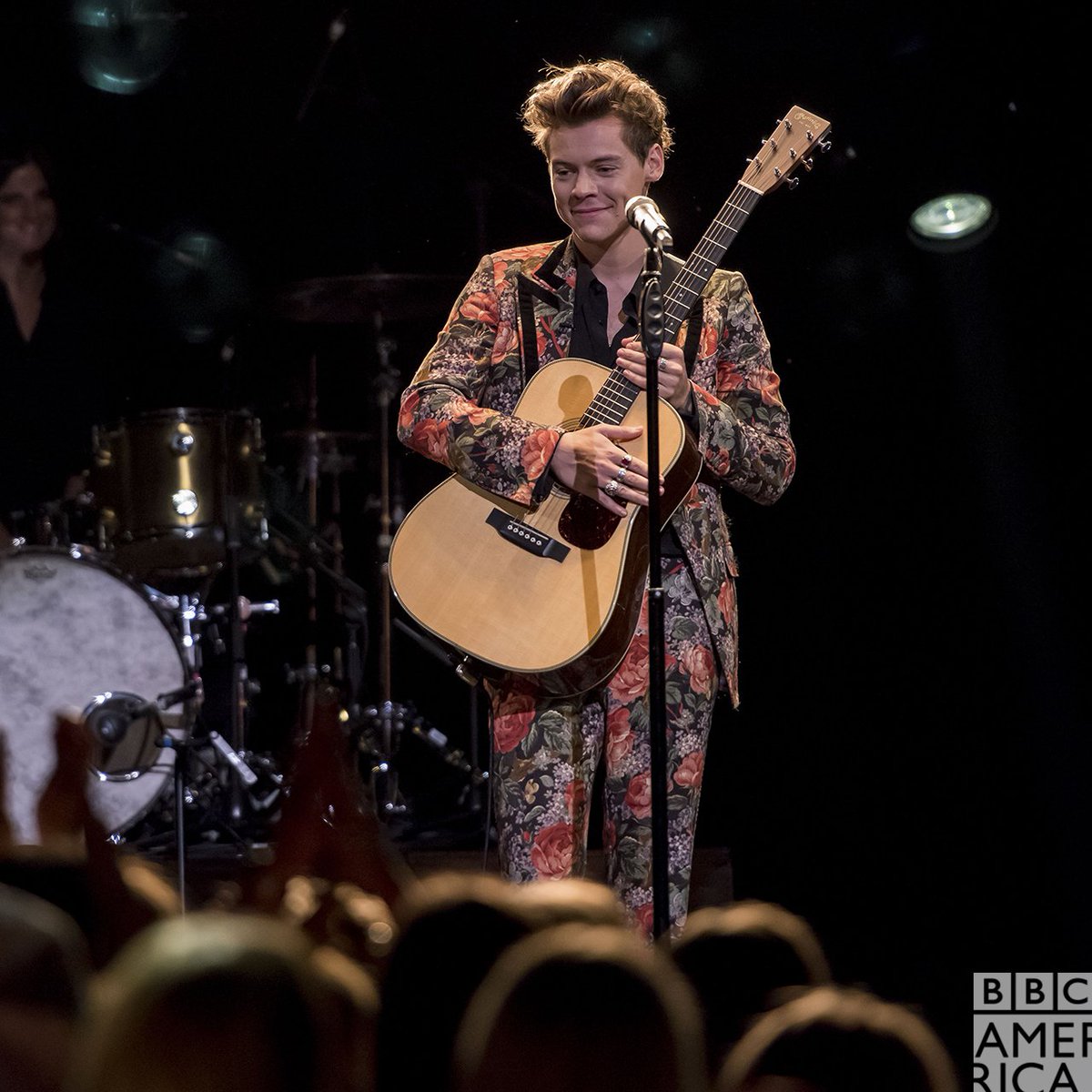 BBCAMERICA's tweet image. Harry. Is. Coming.
#LiveAtTheBBC: @Harry_Styles premieres Friday, April 20 at 9/8c on @BBCAMERICA. #HarryStylesLive