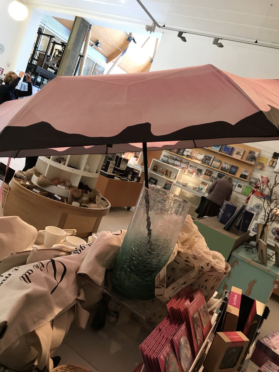 CeliaCnr's tweet photo. 3. Make something normal shocking: an umbrella as a straw. 4. Make something you the world to know: live your life step by step. #phonar2018 #PhotographersPlaybook #LucasFoglia https://t.co/3eEWpHYeIq