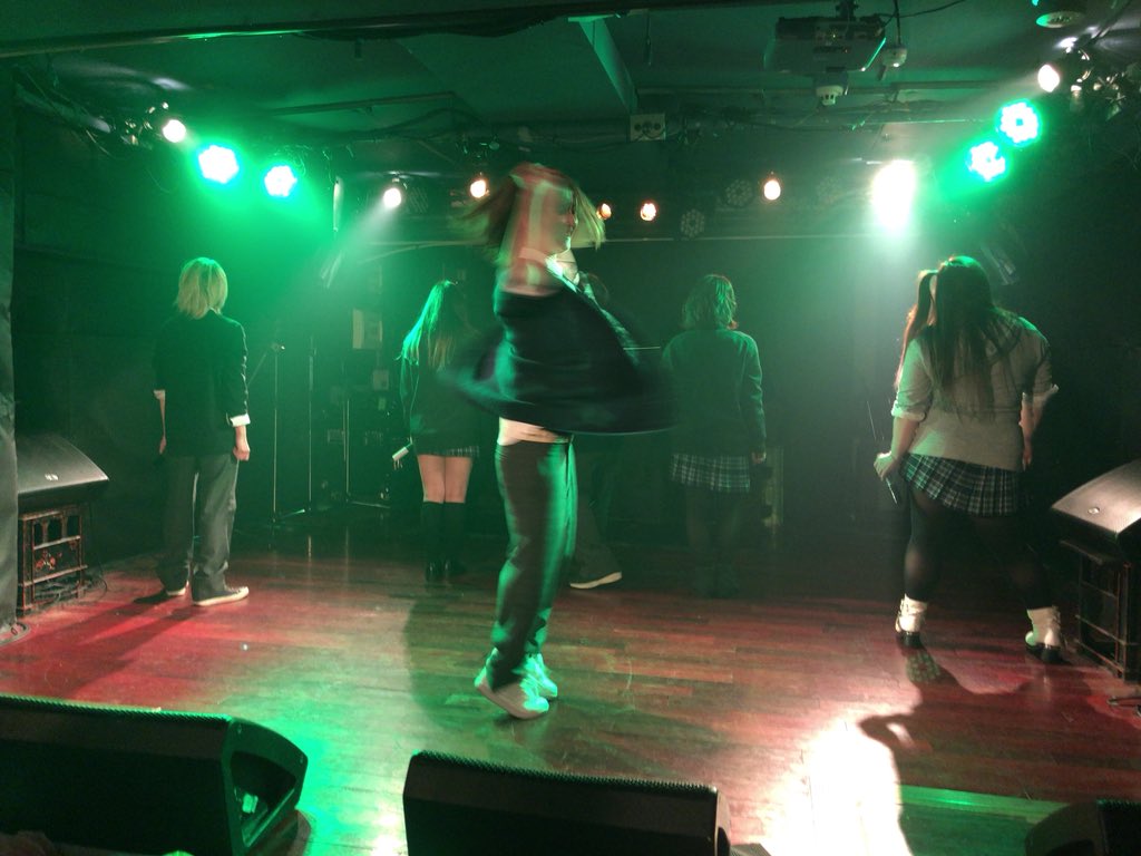 torico23's tweet photo. 自分のアルバム見てビックリ。

聖さん浮いてる写真多すぎwww

#セカンド学園 
#制服 
#弾丸兎 
#聖 https://t.co/Gm4fcLnDJe