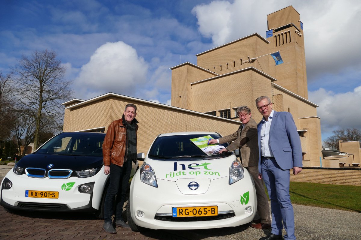 GemeenteHsum's tweet photo. Initiatief van @HETcooperatie, @BuurautoNL en gemeente. In 2020 willen we 20 elektrische deelauto’s in Hilversumse buurten hebben rijden. We starten onderzoek in 3 buurten. https://t.co/QVnHEbl69P