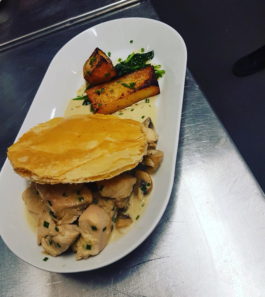 oldmillPH's tweet image. Todays special
Chicken pie with wilted spinach and fondant potatoes #portishead #oldmill #specials