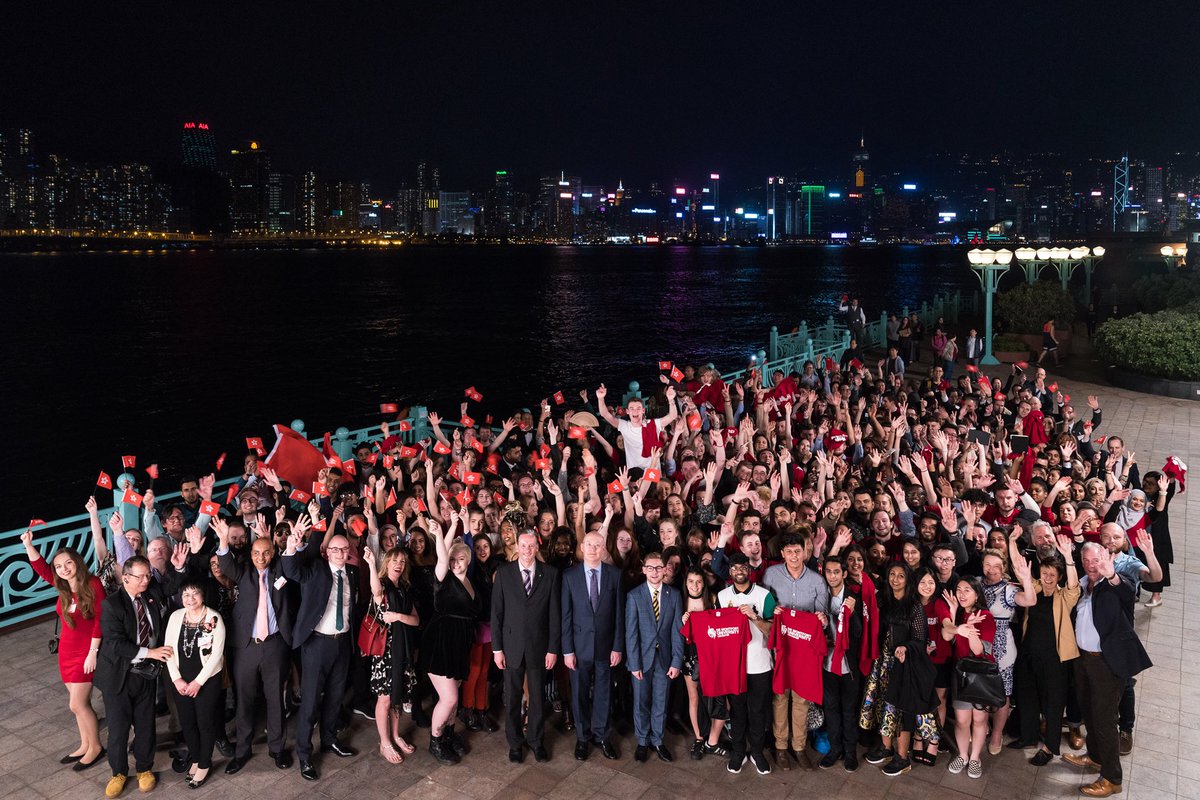 dmuleicester's tweet photo. Here it is: our spectacular huge group picture, hundreds of DMU students, alumni and staff on the iconic Hong Kong harbour. What a shot! #DMUglobal #DMUworks #LoveInternational https://t.co/QTtDTE7mXF
