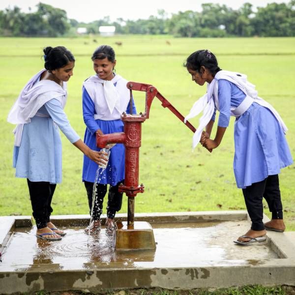 ColinAStrong's tweet photo. Happy #WorldWaterDay! The extent of water crises today demands new approaches to dealing with these classic problems @julian_koelbel @cindysnoe @Paul_Reig https://t.co/5Mm10xKaCC https://t.co/80EyMnAqjD