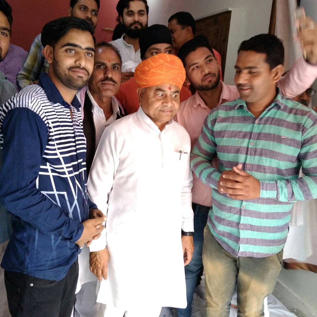 pradeepjat888's tweet photo. #withDr.Govind singh jii at my house sheopur https://t.co/Ab0bJxiPpR