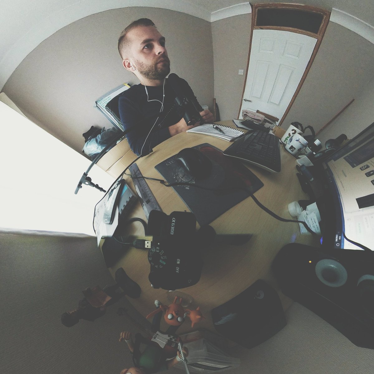 danielkhatton's tweet image. Recorded the first interview for the upcoming @vrsidechats  podcast. Thanks again to @alexmakesvr for taking the time to chat (and go on tangents) with me! #vr #360video #Podcast