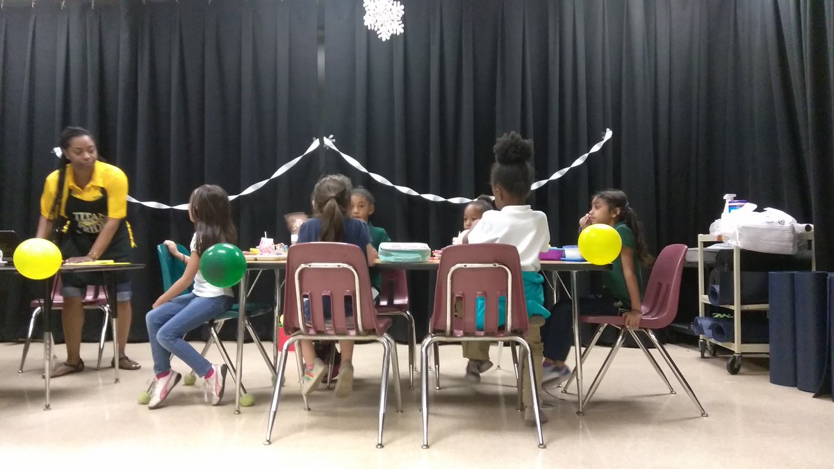 LisaDalachinsky's tweet photo. Ss & Ts 💖
Staff Kickball, Character Cafe, & Dance Party Lunch @NBFelem #Earlyrelease #FUNTIME had by all #NOVABUZZ 🐝 Have a great Spring Break! #knownova @casey_garmen @JoeyBGoodman @LorrieDurkin @jodiperraud1 @PerraudRussell #KidsDeserveIt https://t.co/45dJbyshZw