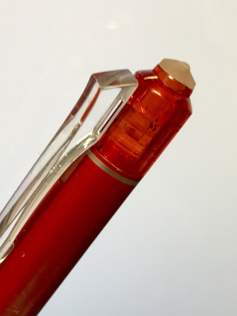 米たにヨシトモ フリクションペン 普通に毎日使ってる コピーでかすれないよう0 7が主流 よく使う色はインク交換 の回数も多いけど いわゆるイレイザーヘッドの消耗も激しい このラバーパーツは交換できないため ペン自体の寿命も早い ホルダー鉛筆も