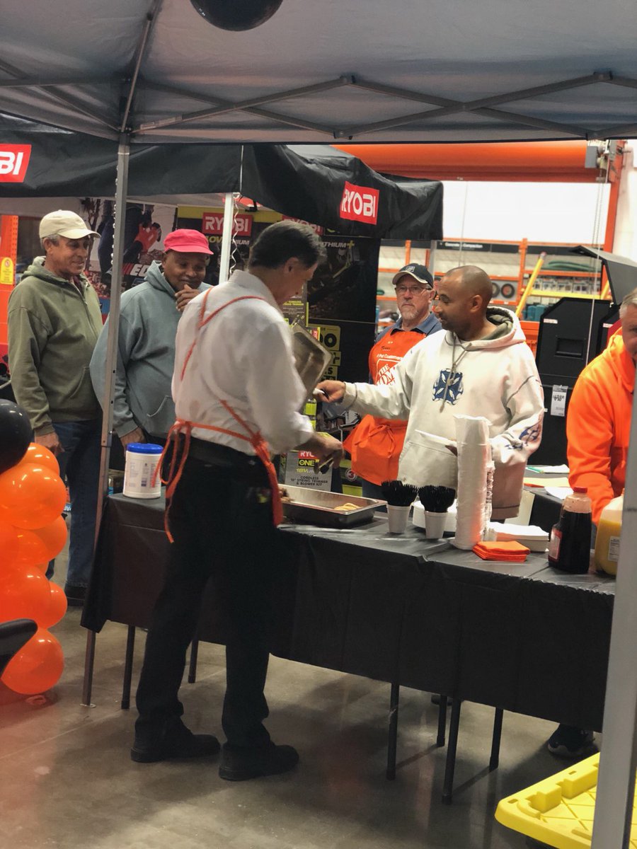 pt_bfloborn's tweet photo. Round 2 with food...Lina, John and Malcolm are grilling!!! 
@marcialrod165 @HD_TonyD @thd_alex @SunCity_6951 
@swbbav 
@CathyAlmaguer https://t.co/NPAZmQPhGP