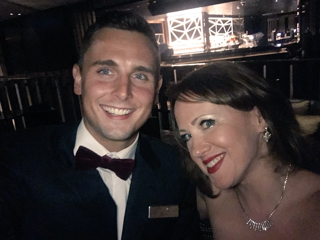 I love it when I randomly bump into old friends in the middle of nowhere especially when they are as handsome as this guy! 😍<a href="/LloydGreen12/">Lloyd Green</a> #sky #mammamia #family #smallworld