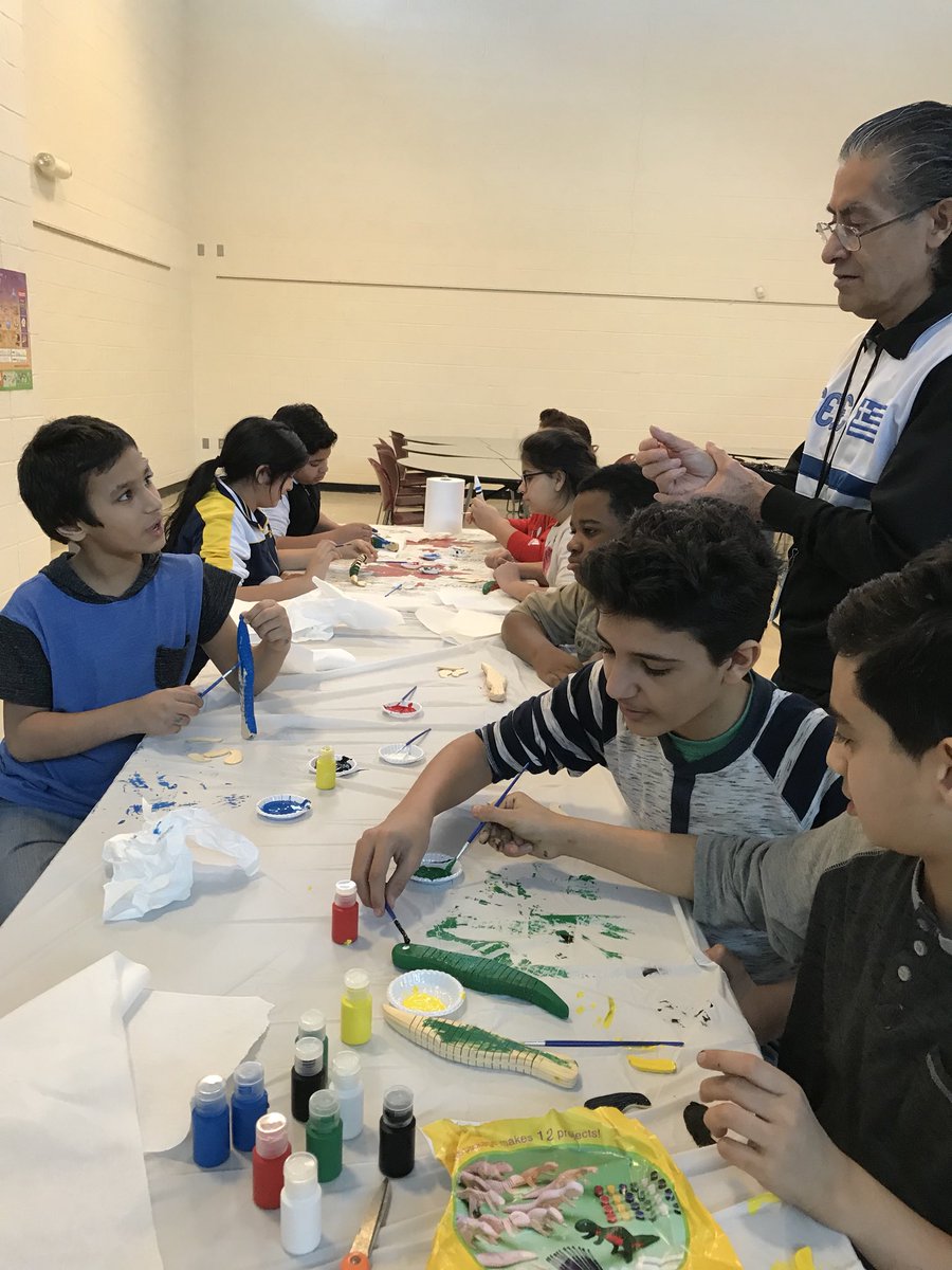 MrsHSchmit's tweet photo. Thank you Ms. Irene @ChicagoRidgeLib for collaborating with me, preparing our dinosaurs to measure scale models #cridgepride https://t.co/SHh6u4KE6S
