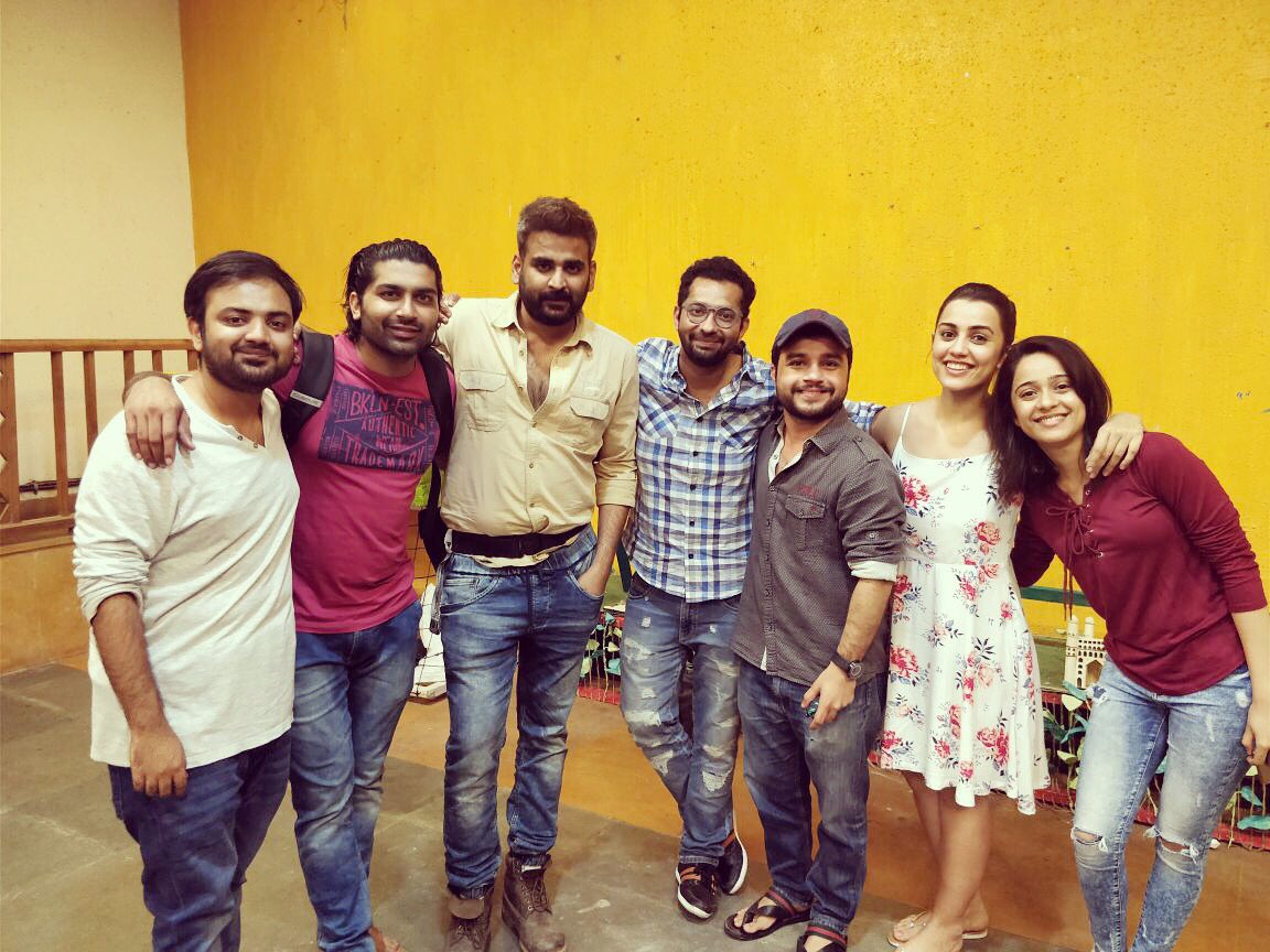 viral2886's tweet photo. And it’s a wrap! #bestcrew #myfirstfeaturefilm https://t.co/PhkznizOXS